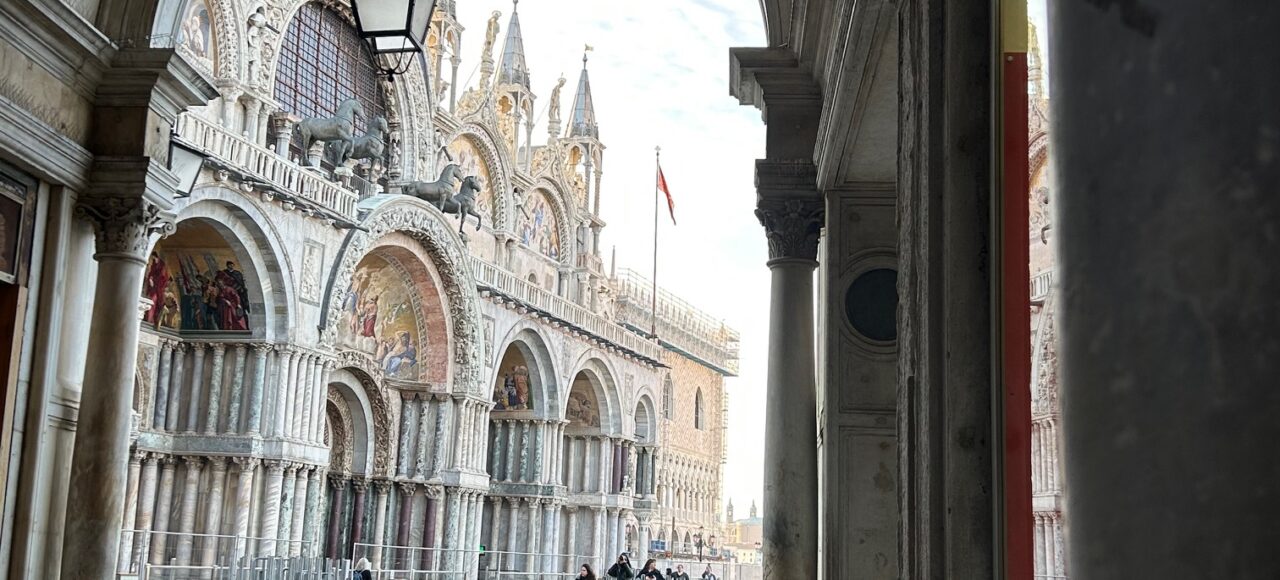 Venice Private Walking Tour & Gondola Ride (4hrs)